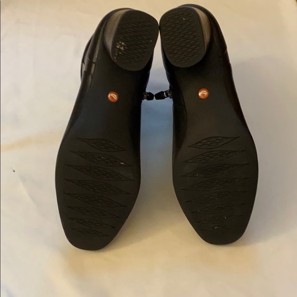 Black boots - Picture 3 of 6